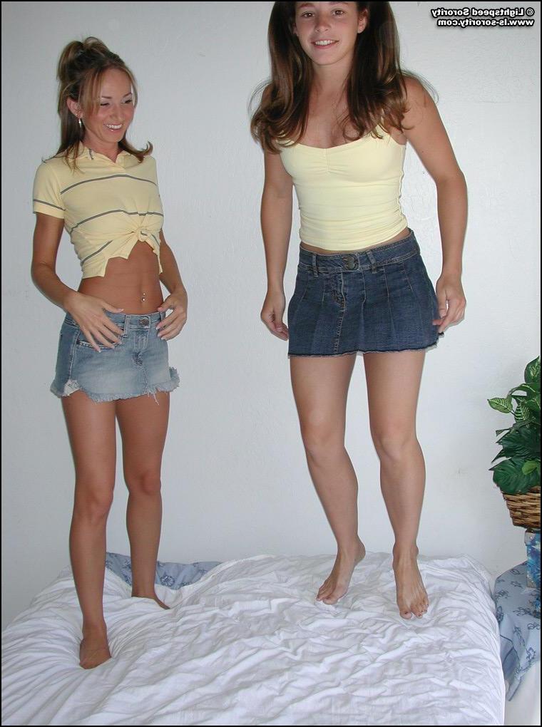 20P Pictures of Tawnee Stone playing with her girlfriends