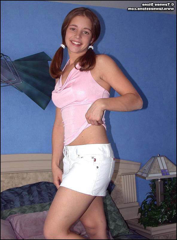 20P Tawnee stone gets naked in her bed