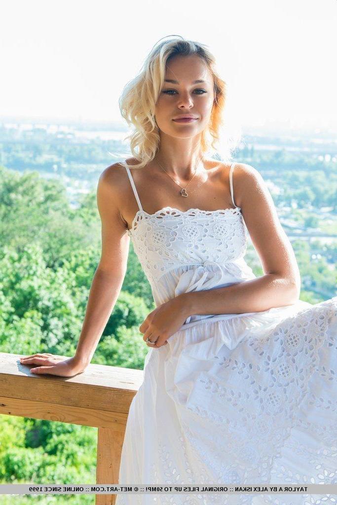 18P Pictures of blonde girl Taylor A slipping out of her white dress