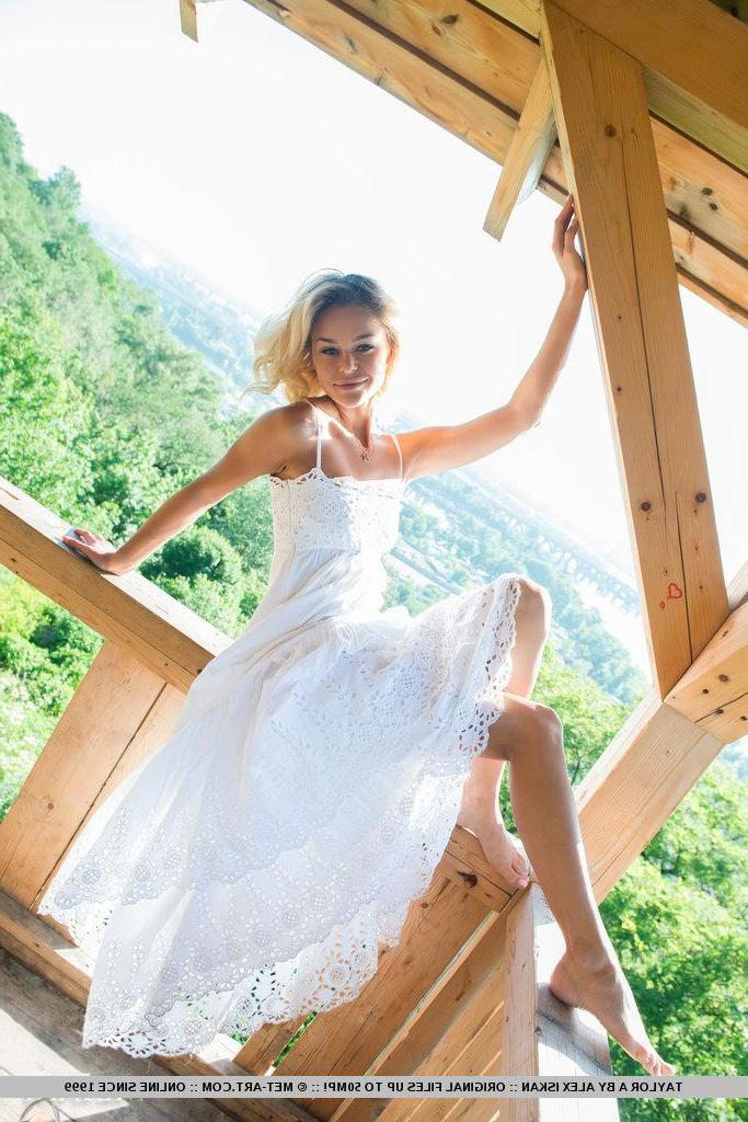 18P Pictures of blonde girl Taylor A slipping out of her white dress
