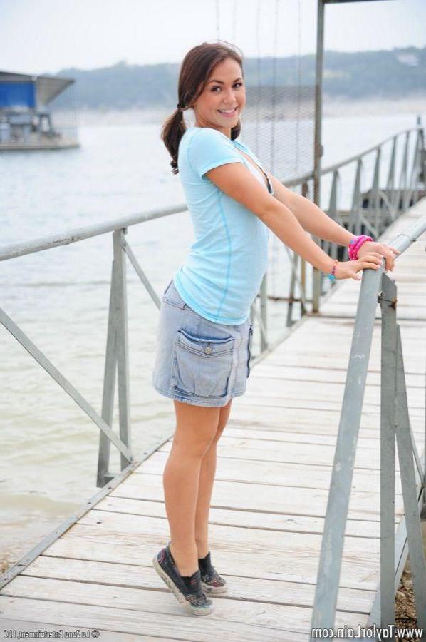 15P Pictures of teen star Taylor Lain being a little tease outside