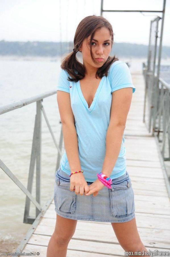 15P Pictures of teen star Taylor Lain being a little tease outside