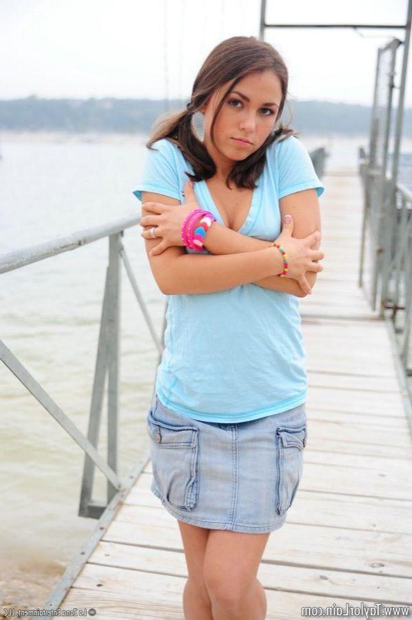15P Pictures of teen star Taylor Lain being a little tease outside