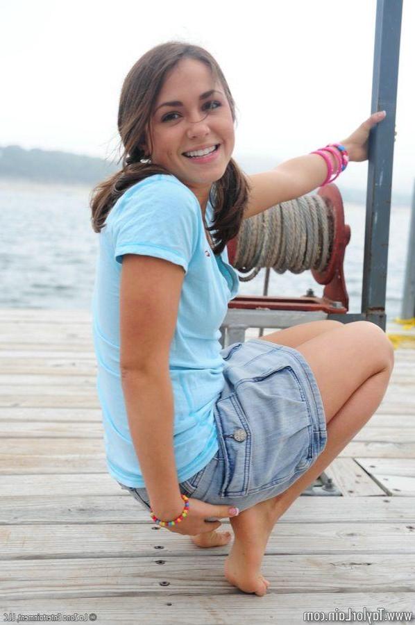 15P Pictures of teen star Taylor Lain being a little tease outside