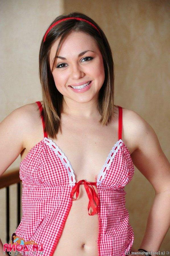 14P Taylor looks innocent in pink and she enjoys showing you her teen body