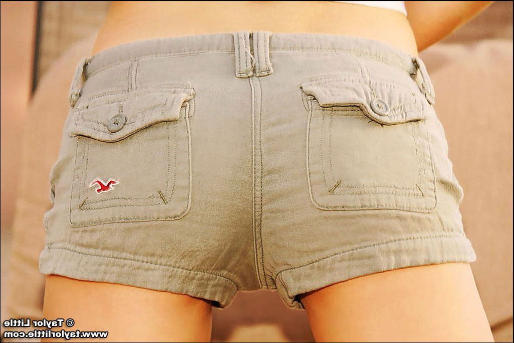 20P Pics of teen babe Taylor Little teasing with her hotness
