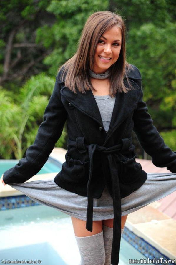 15P Pictures of teen girl Taylor Lain exposing her fuckable body outside