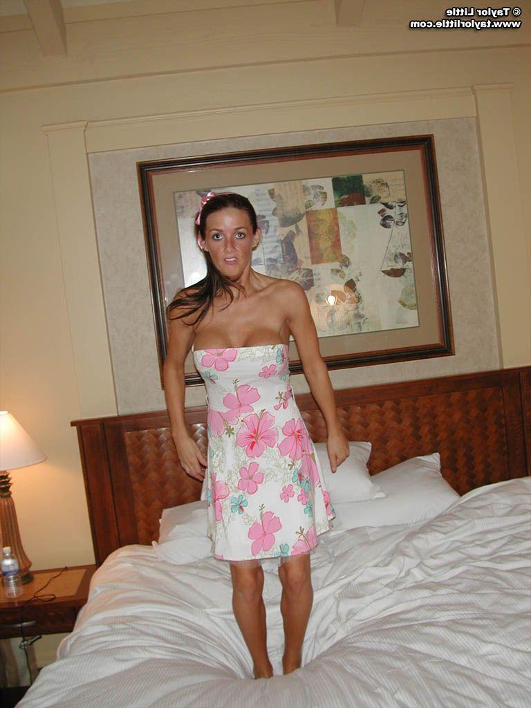 20P Pictures of Taylor Little having some fun in bed