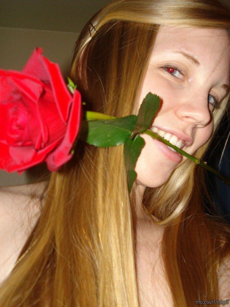 15P Pictures of teen Taylor True showing off her hot body