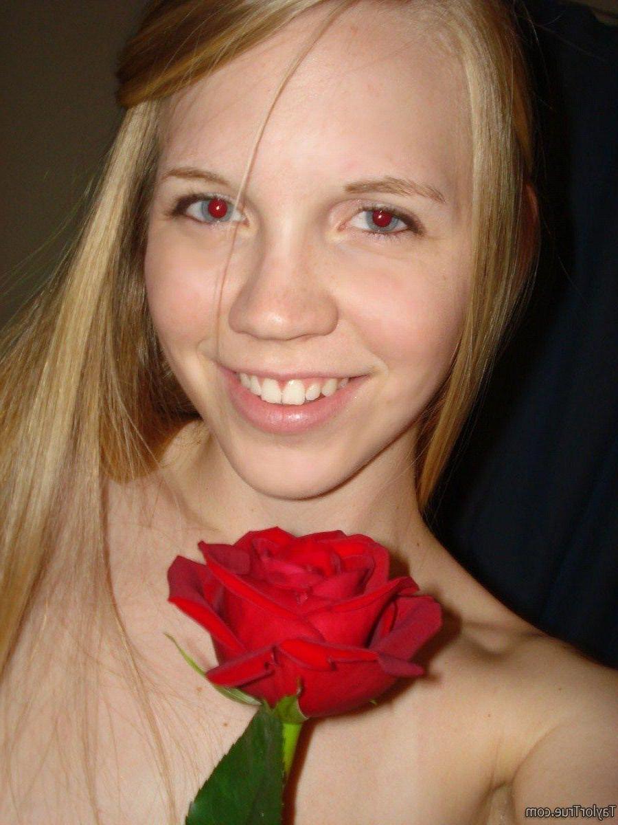 15P Pictures of teen Taylor True showing off her hot body