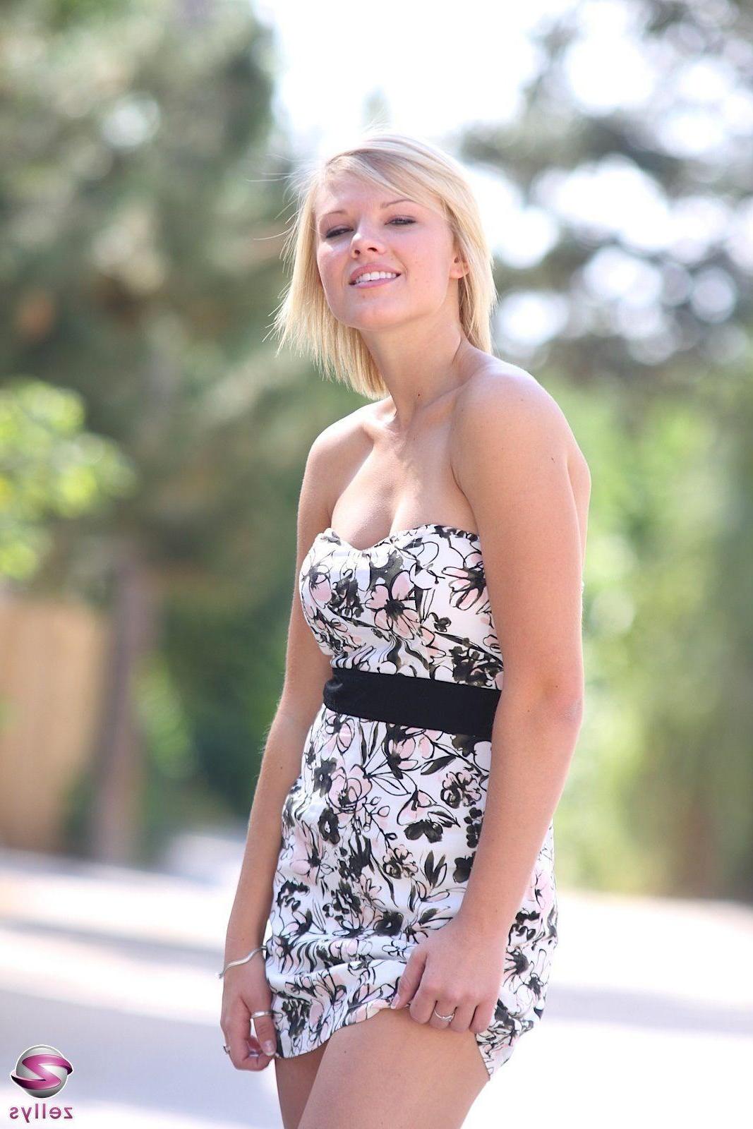 14P Pictures of a beautiful teen girl showing her hot body