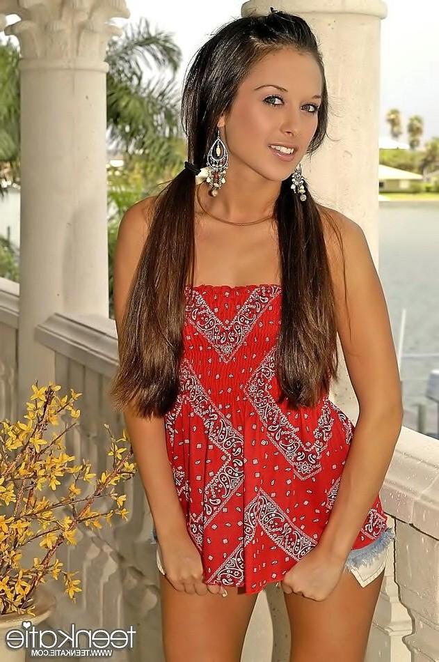 14P Pictures of teen cutie Teen Katie showing off her hot teen body