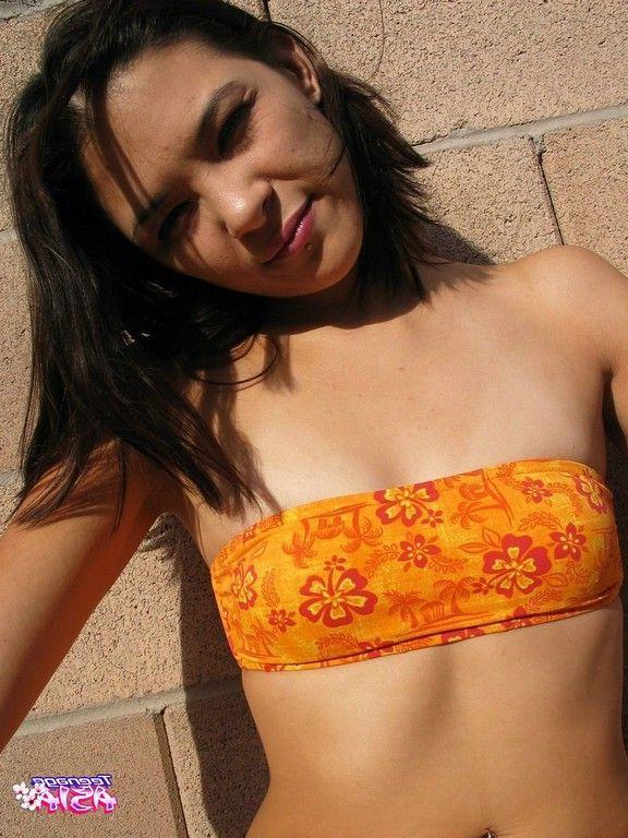 17P Pictures of teen amateur Teenage Asia showing her stunning body