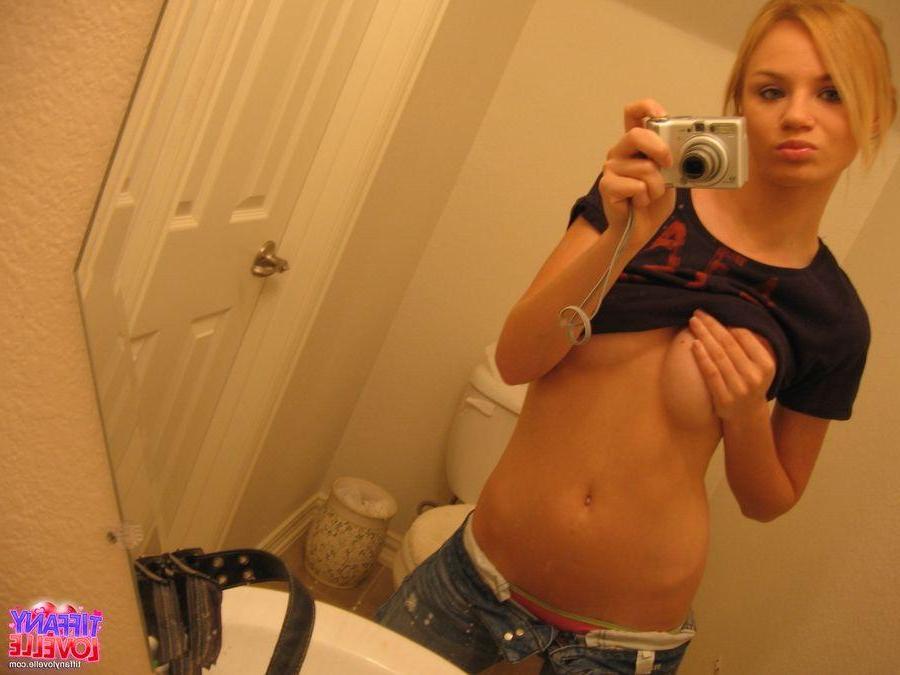14P Pictures of Tiffany Lovelle taking sexy pics of herself