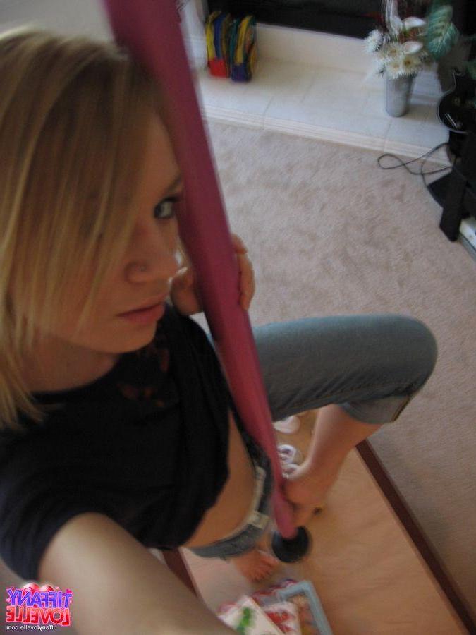 14P Pictures of Tiffany Lovelle taking sexy pics of herself