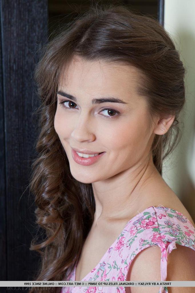 18P Trista A shows off her naked body under her pretty dress