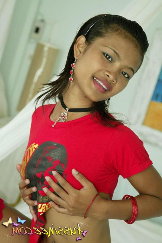 20P Pictures of teen babe Tussinee Teen teasing with her hot body
