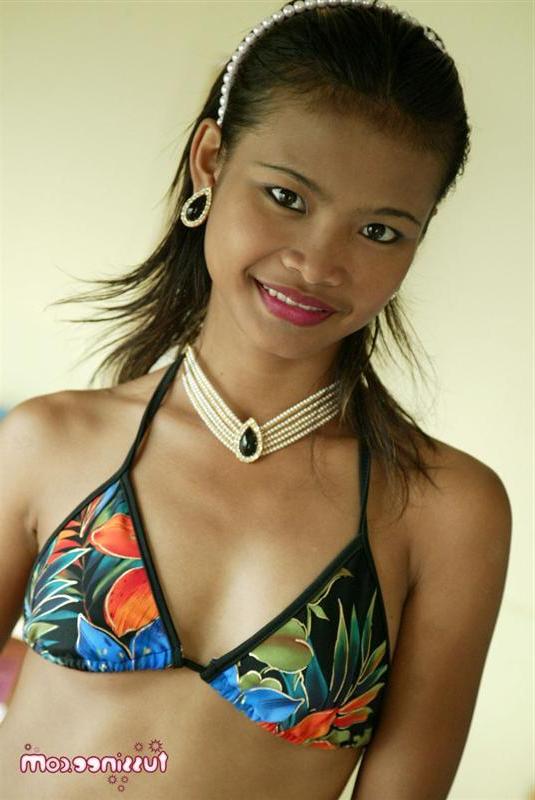 20P Pictures of teen Tussinee Teen showing off her tight teen body