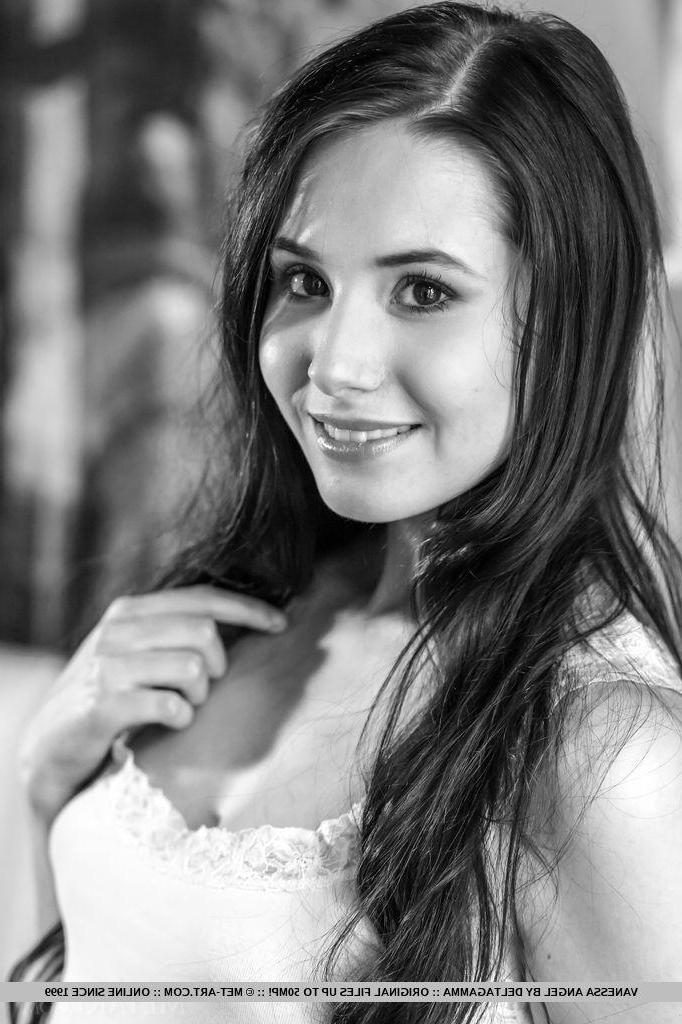 18P Vanessa Angel is sexy and charming with a stunning face and a marvelous body