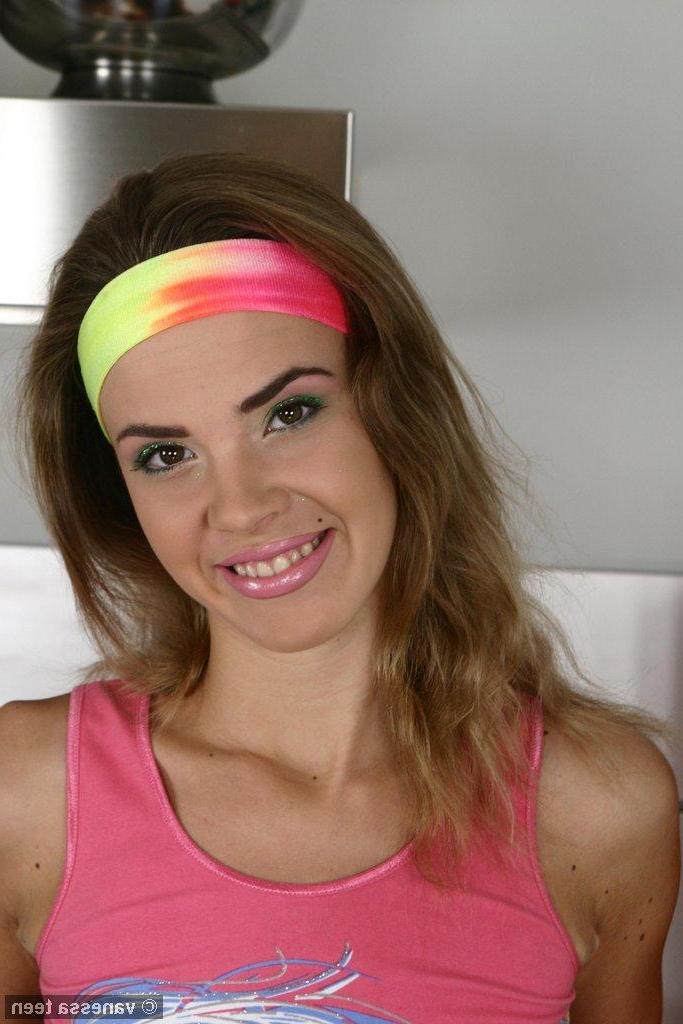 20P Pictures of teen babe Vanessa Teen showing off her nude body