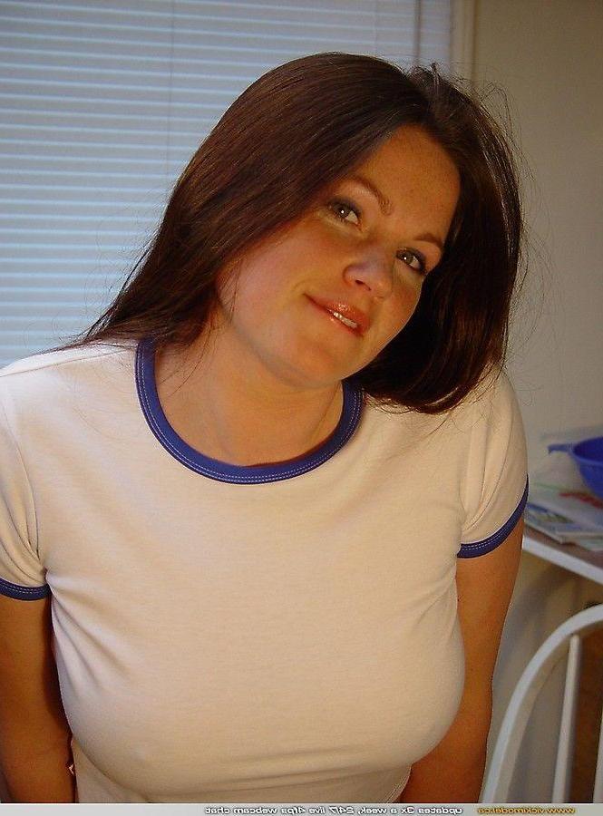 20P Pictures of Vicki Model exposing her hot nude body