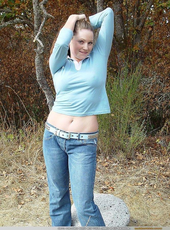 20P Pictures of Vicki Model showing her hot teen body