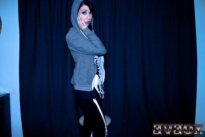 15P Pictures of Xo Eve giving a hot Donnie Darko set