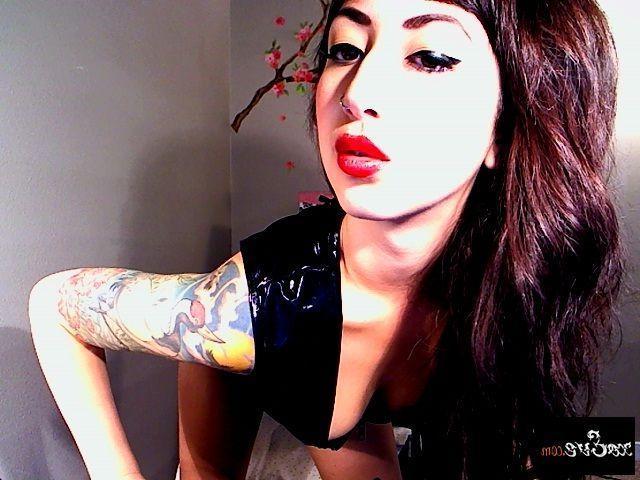 15P Pictures of teen chick Xo Eve showing her hot body
