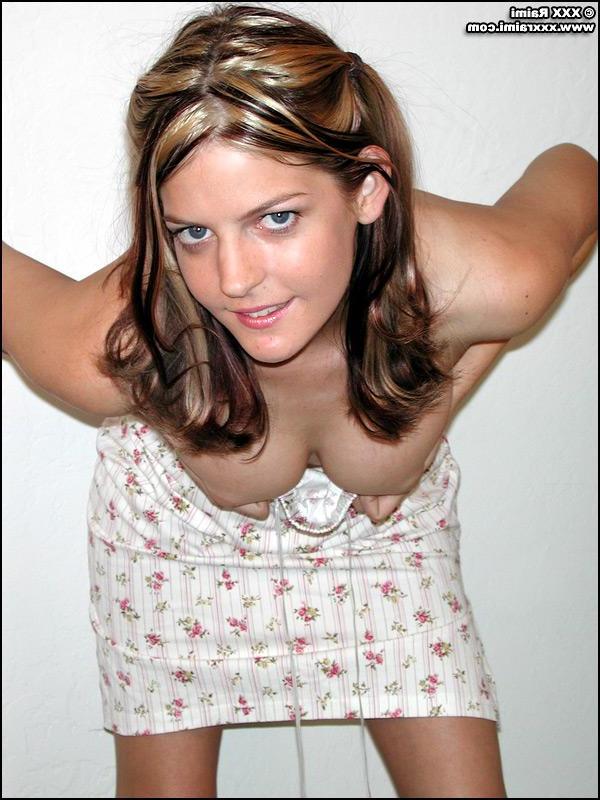 20P Pictures of XXX Raimi stripping out of her dress