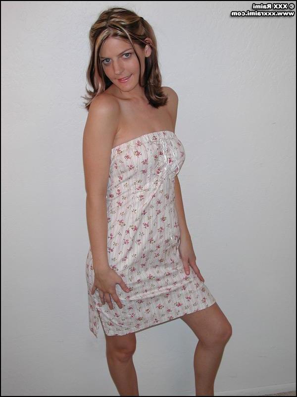 20P Pictures of XXX Raimi stripping out of her dress
