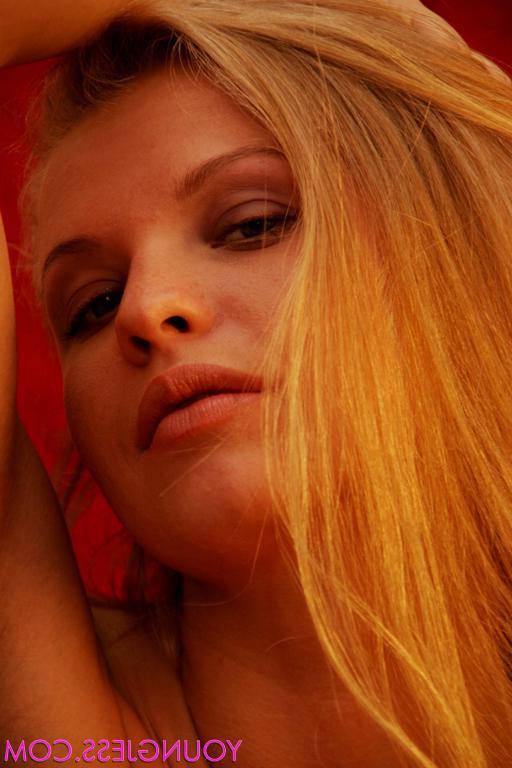 16P Pictures of teen Young Jess exposing her nude body
