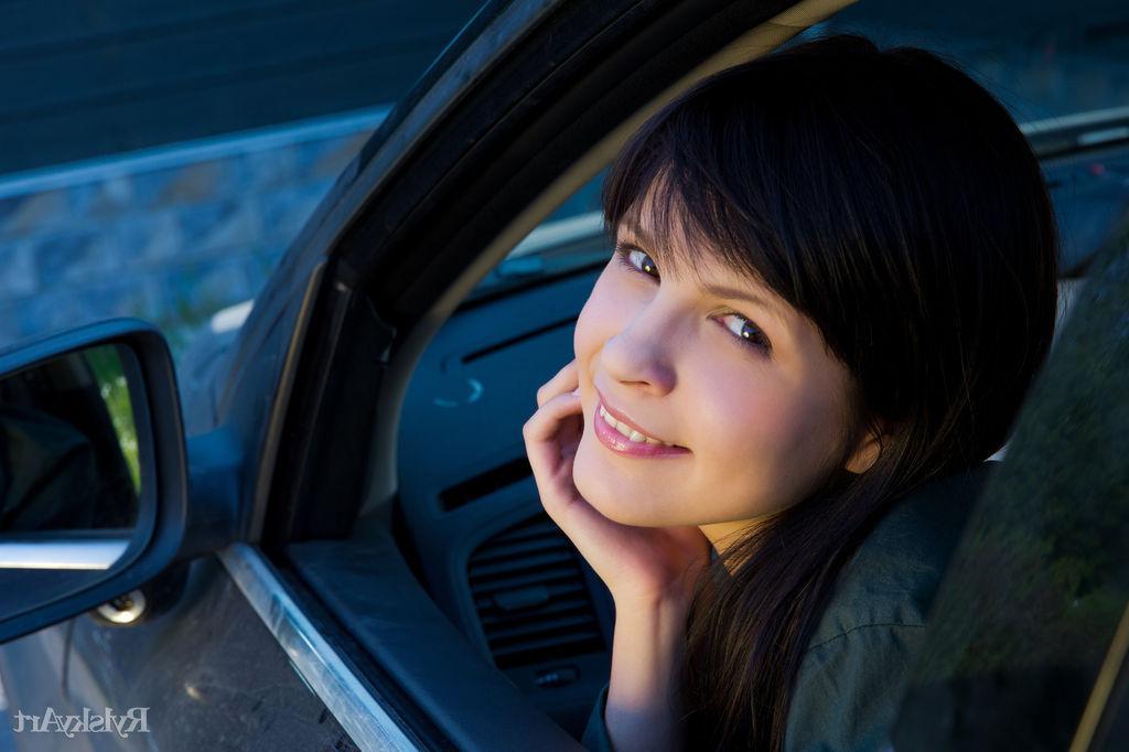 16P Zelda looks shy and innocent, but exposes all of her sexy body as she strips in the car