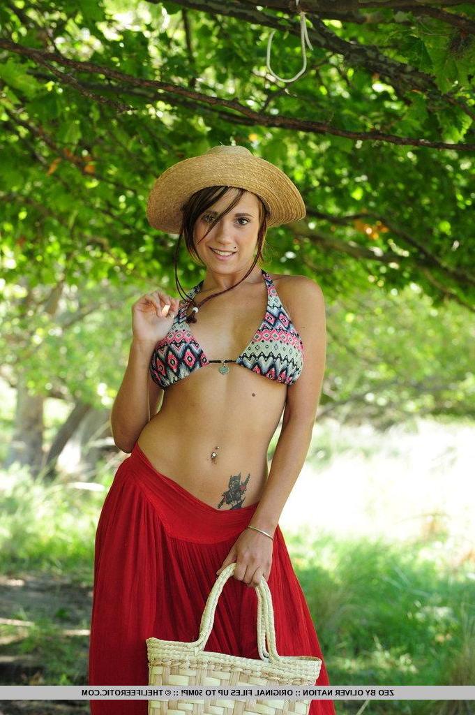 16P Zeo entices us with an appetizing display of her body's scrumptious assets, starting with her large puffy nipples, delectable tight butt, and her red and ripe pussy.