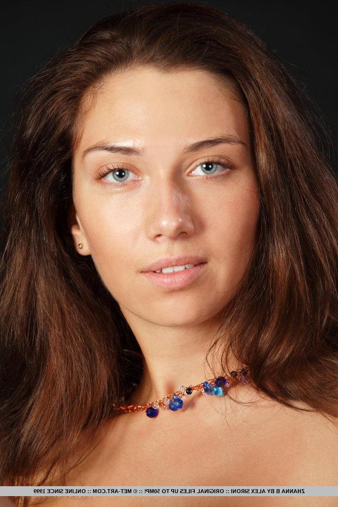 18P This 22-year-old babe Zhanna with the beautiful green eyes shows off her gorgeous body with delightful combination of relaxed and explicit posing.
