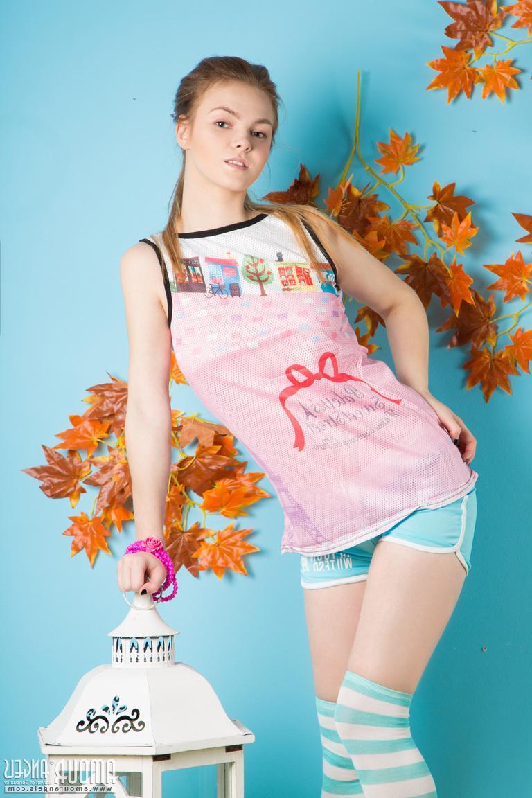 20P Hot teen Cute gives you her stunning nude body on the floor