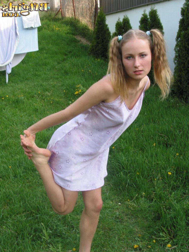 15P Sexy blonde teen sucks her toes on the grass