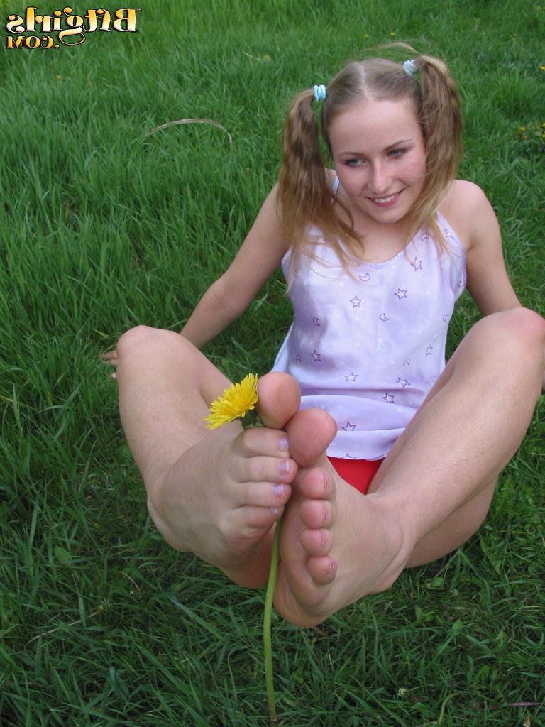 15P Sexy blonde teen sucks her toes on the grass