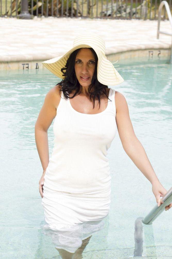 12P Brooklyn Avery gets all soaking wet for you in her white dress
