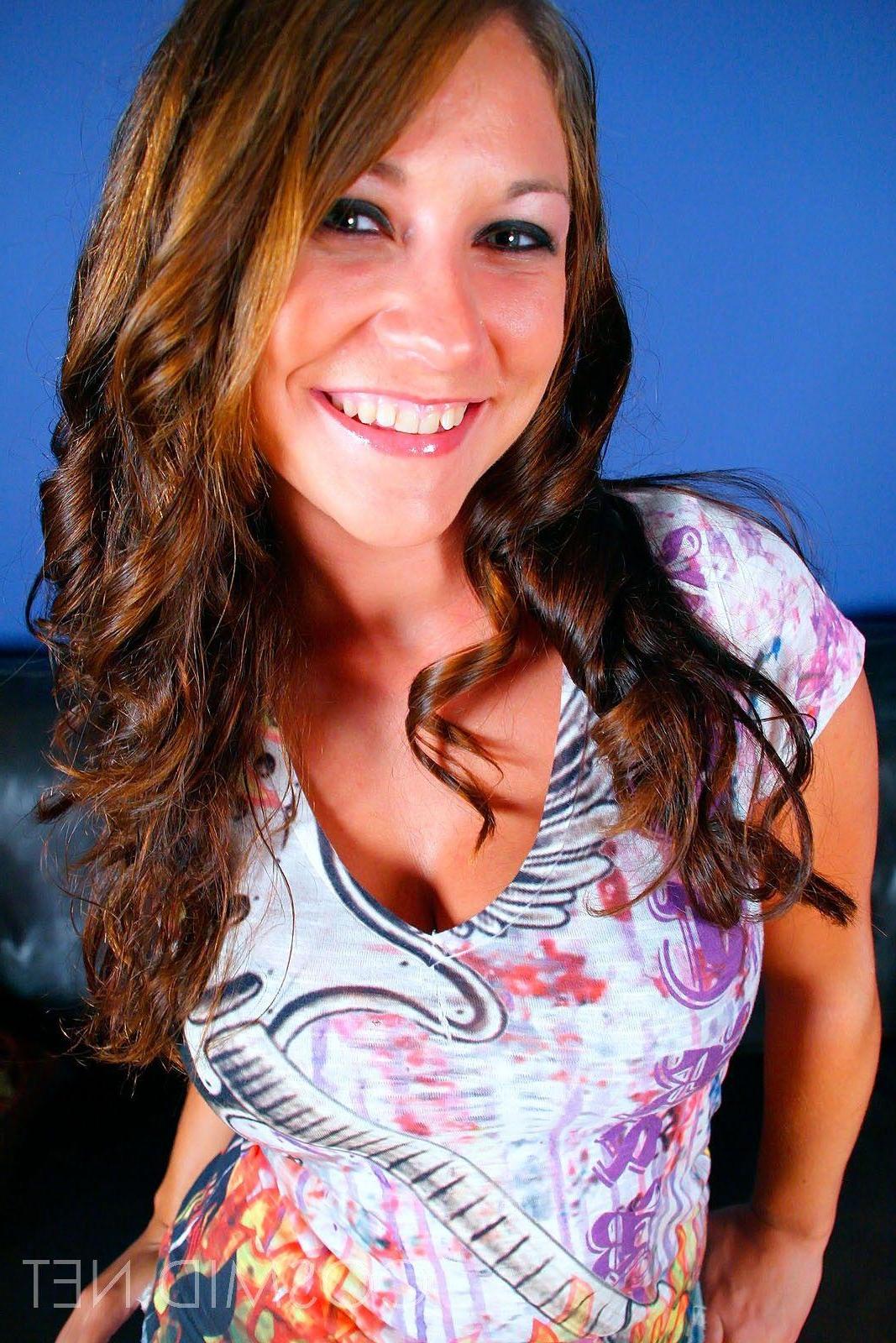 16P Pictures of a hot teen girl teasing with her body