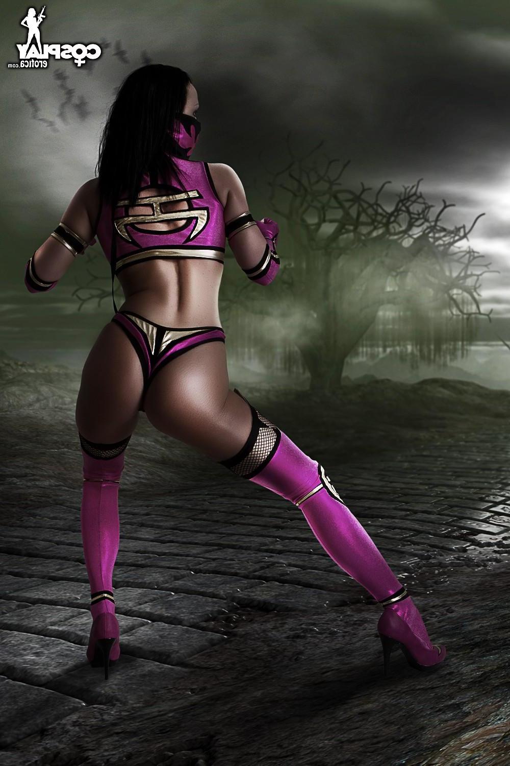 12P Beautiful cosplayer Kyra dresses up as Mileena from Mortal Kombat