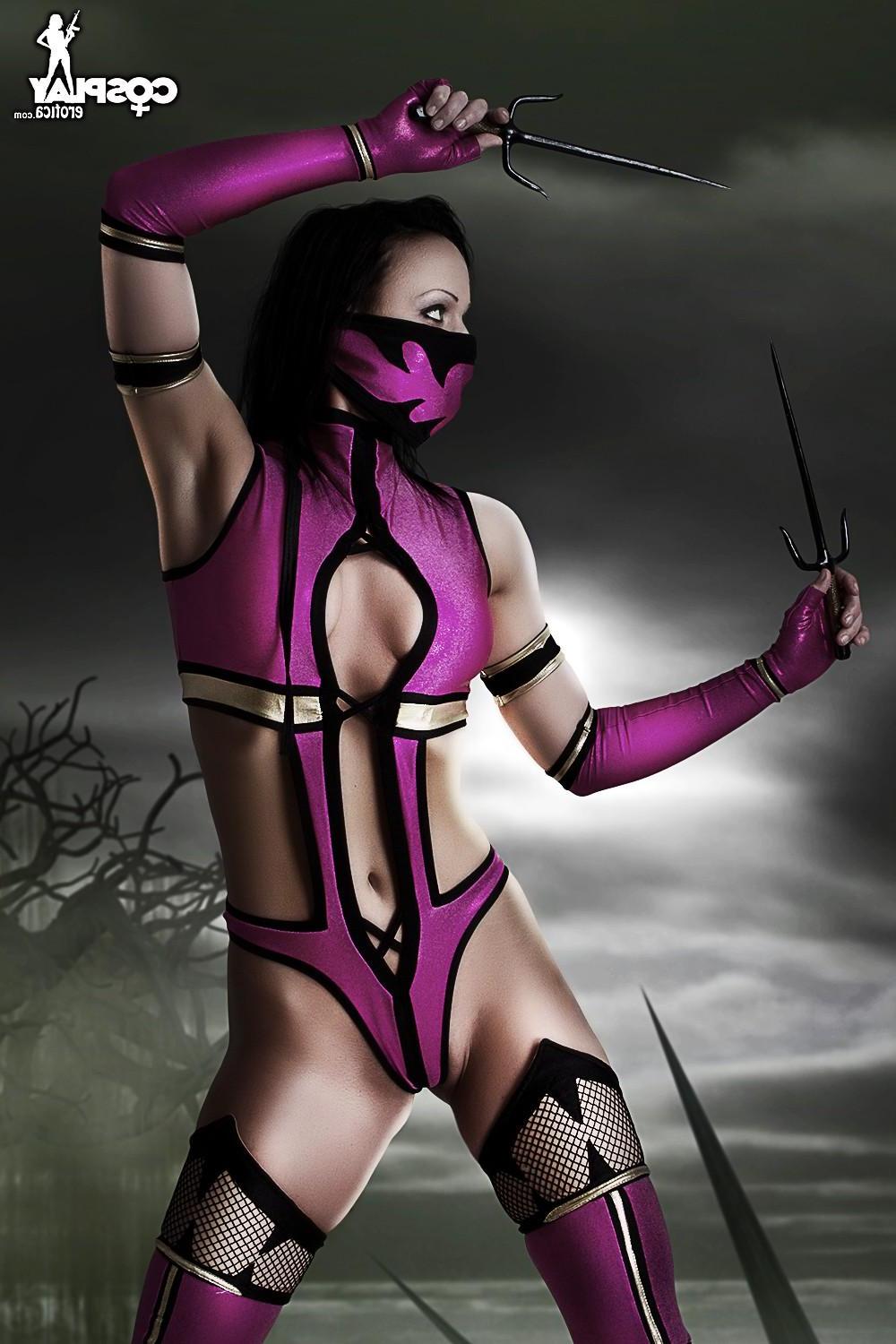 12P Beautiful cosplayer Kyra dresses up as Mileena from Mortal Kombat