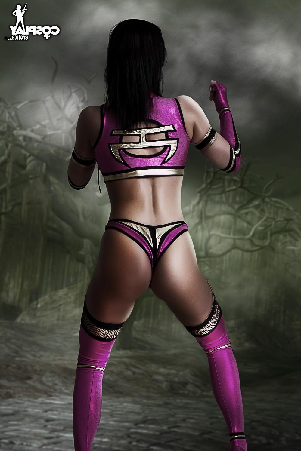 12P Beautiful cosplayer Kyra dresses up as Mileena from Mortal Kombat