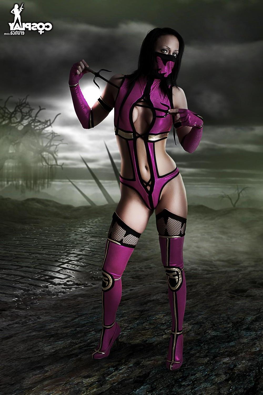 12P Beautiful cosplayer Kyra dresses up as Mileena from Mortal Kombat