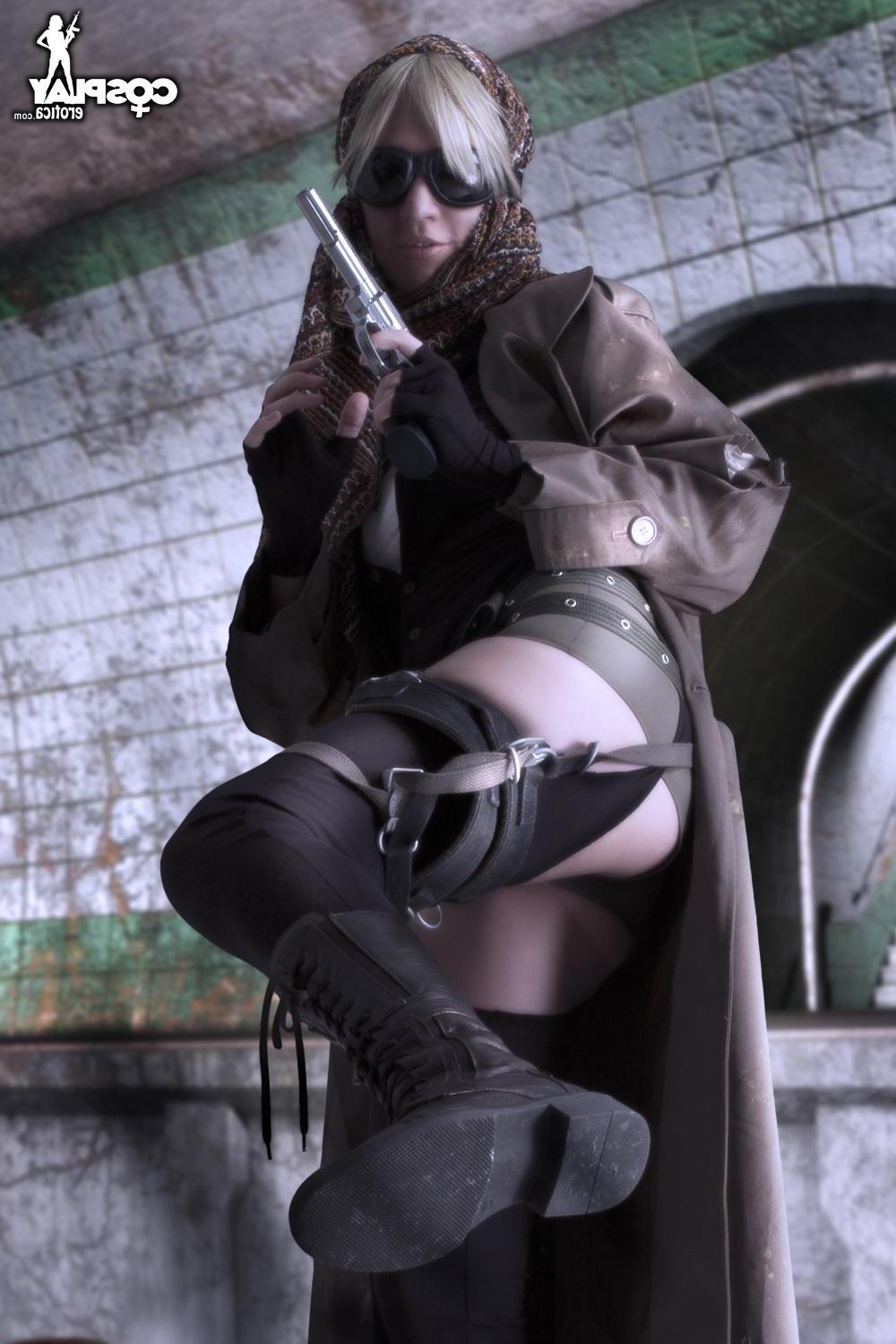 12P Cosplay babe Valery decides to strip naked during her big escape