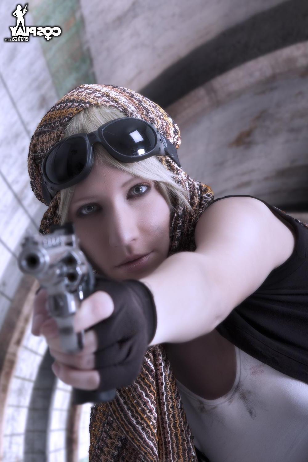 12P Cosplay babe Valery decides to strip naked during her big escape