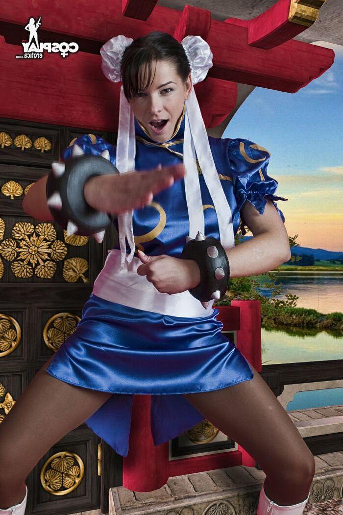 12P Sexy cosplayer Cirmy dresses up as Chun Li