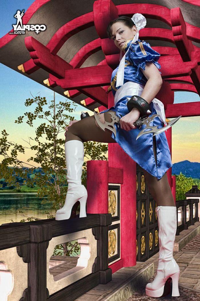 12P Sexy cosplayer Cirmy dresses up as Chun Li