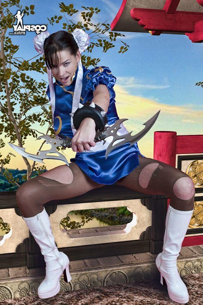 12P Sexy cosplayer Cirmy dresses up as Chun Li