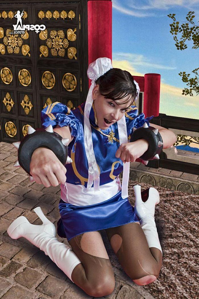 12P Sexy cosplayer Cirmy dresses up as Chun Li