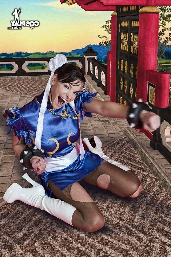 12P Sexy cosplayer Cirmy dresses up as Chun Li